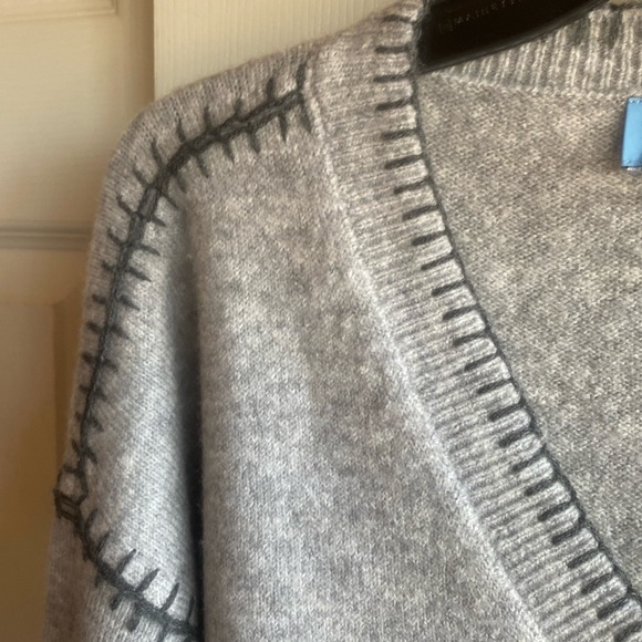 CeCe NWT V-Neck Gray /Blk Whipstitch Vneck Long Sleeve Pullover Sweater Medium - Picture 9 of 13